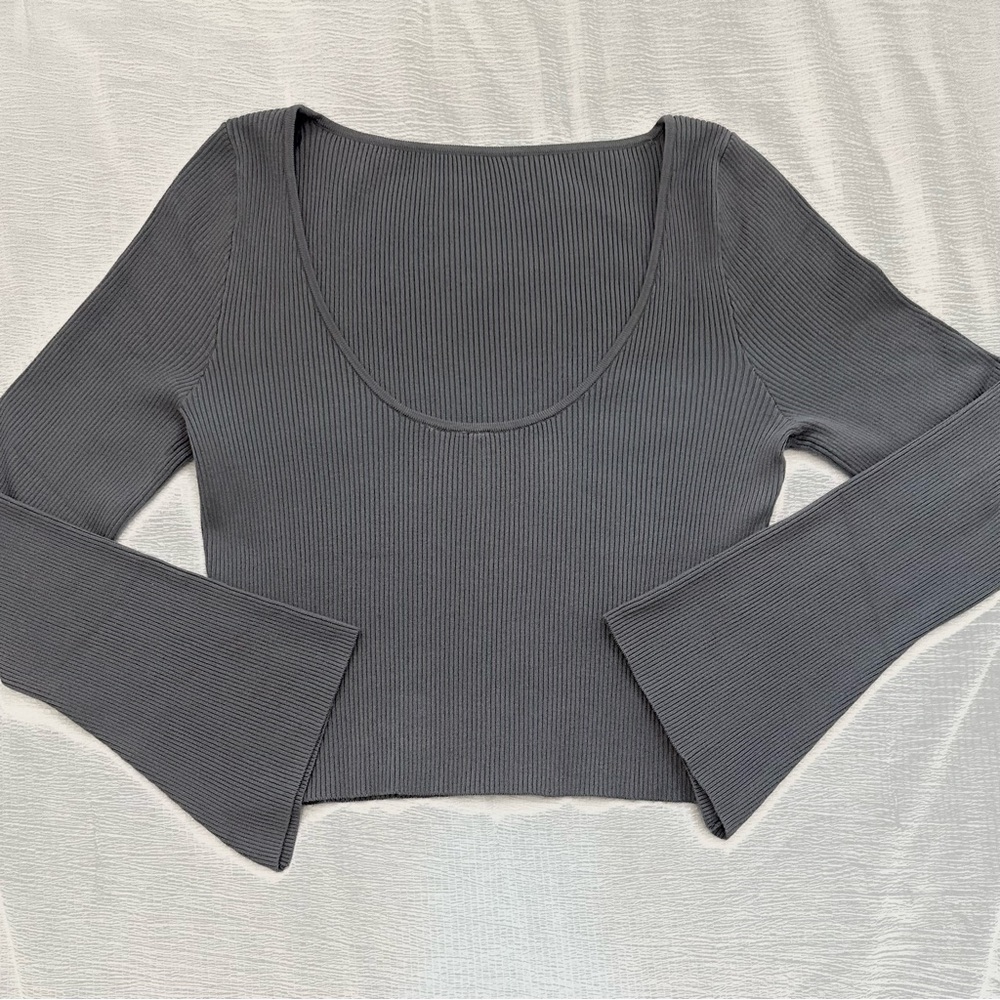 H&M Cropped Knit Flare Sleeve Sweater
